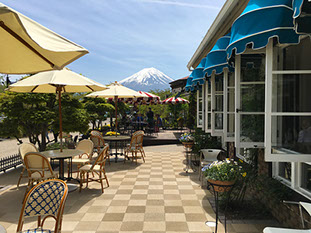 レストランカフェからの富士山の眺め